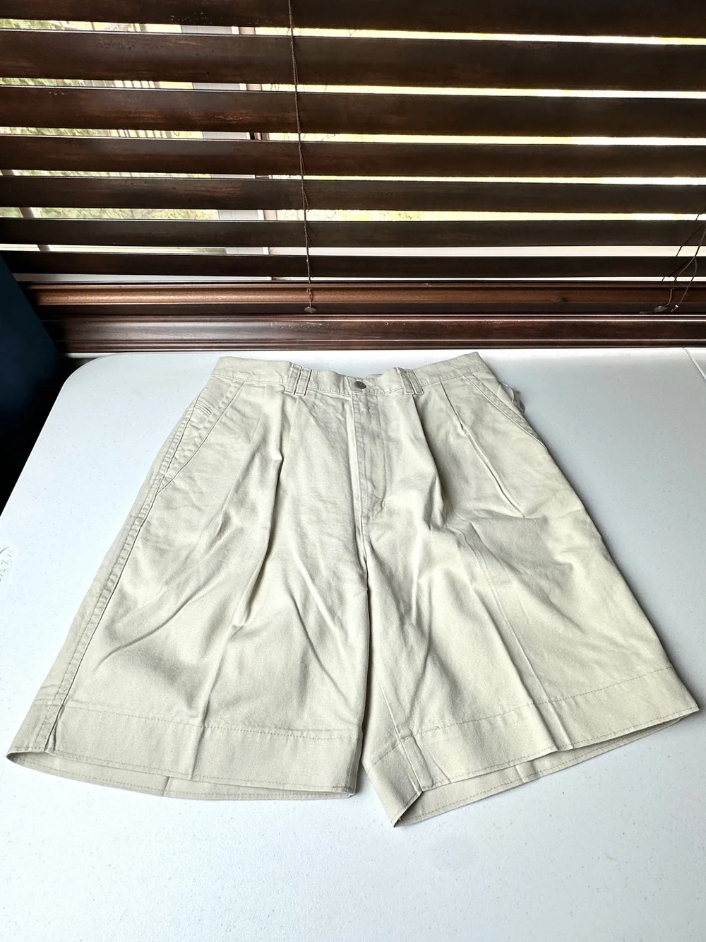 NWT Vintage Levi's Dockers Men's Khaki Flat Front Cotton Shorts Style 30480-6121
